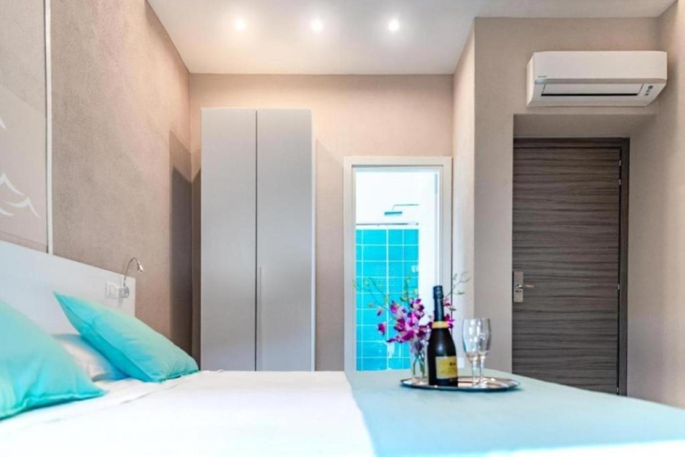 La Smeralda - Boutique Rooms And Breakfast Golfo Aranci Exterior photo